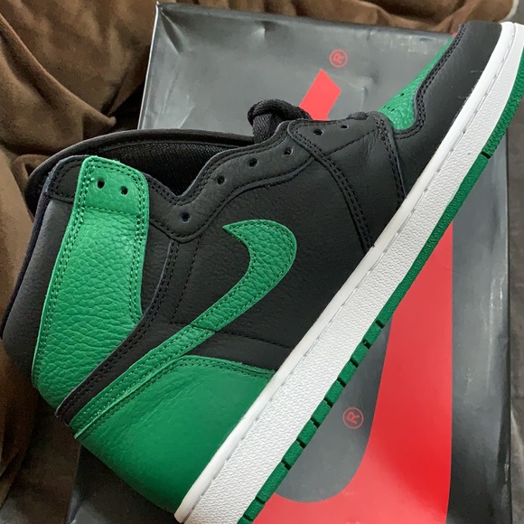 Air Jordan 1 Retro High - Picture 7 of 11